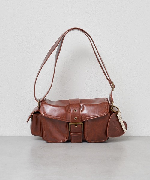 ブラウン系 ハンドバッグ チャーム付き 2サイズ展開】チャーム付きスクエアボストンバッグ【タブレット端末