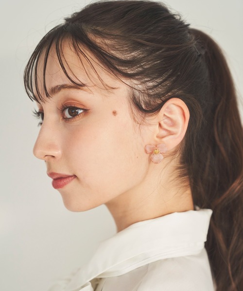 31 Sons de mode（トランテアン　ソン　ドゥ　モード）の「クリアカラーフラワーイヤリング（イヤリング・レディース・クリア/ブルー/ピンク/イエロー・フリー）」の13枚目の写真