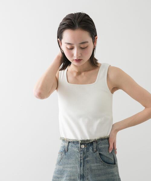 SENSE OF PLACE by URBAN RESEARCH（センスオブプレイスバイアーバンリサーチ）の「スクエアネックカップツキタンクトップ（タンクトップ・レディース・ホワイト/モカ/ブラック/ライトベージュ・ONE）」の5枚目の写真
