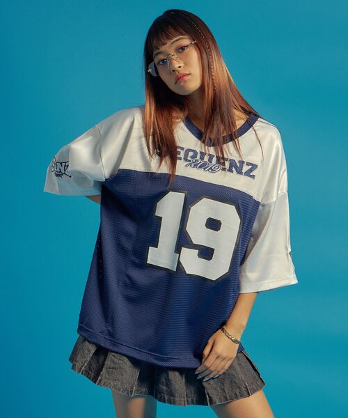 SEQUENZ（シークエンズ）の「【SEQUENZ（シークエンズ）】SQNZ FOOTBALL CLUB T-SHIRTS / ゲームシャツ 半袖 ブロークコア Vネック 刺繍（Tシャツ/カットソー・メンズ・ブラック/カーキ/レッド/ネイビー・SMALL/MEDIUM/LARGE）」の12枚目の写真