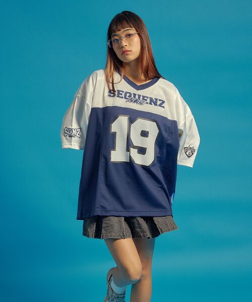 SEQUENZ（シークエンズ）の「【SEQUENZ（シークエンズ）】SQNZ FOOTBALL CLUB T-SHIRTS / ゲームシャツ 半袖 ブロークコア Vネック 刺繍（Tシャツ/カットソー・メンズ・ブラック/カーキ/レッド/ネイビー・SMALL/MEDIUM/LARGE）」の13枚目の写真