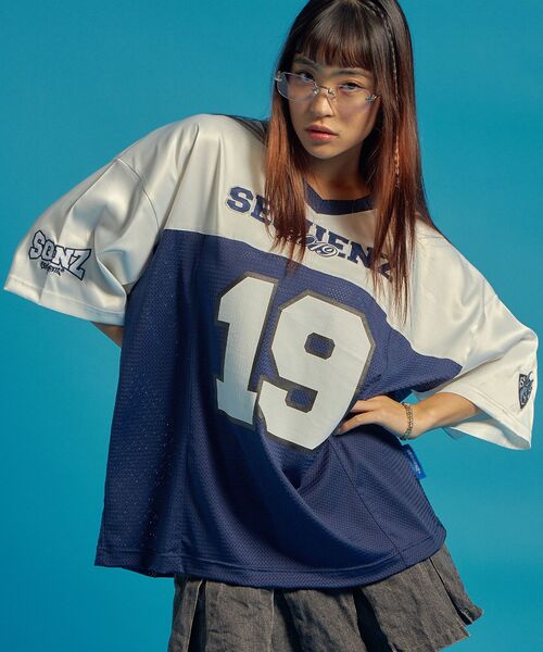 SEQUENZ（シークエンズ）の「【SEQUENZ（シークエンズ）】SQNZ FOOTBALL CLUB T-SHIRTS / ゲームシャツ 半袖 ブロークコア Vネック 刺繍（Tシャツ/カットソー・メンズ・ブラック/カーキ/レッド/ネイビー・SMALL/MEDIUM/LARGE）」の15枚目の写真