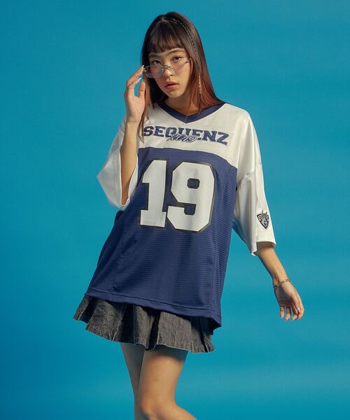 SEQUENZ（シークエンズ）の「【SEQUENZ（シークエンズ）】SQNZ FOOTBALL CLUB T-SHIRTS / ゲームシャツ 半袖 ブロークコア Vネック 刺繍（Tシャツ/カットソー・メンズ・ブラック/カーキ/レッド/ネイビー・SMALL/MEDIUM/LARGE）」の16枚目の写真