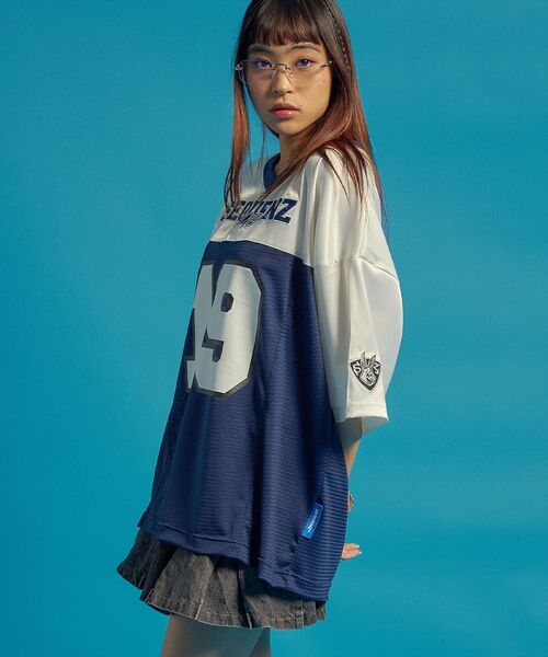 SEQUENZ（シークエンズ）の「【SEQUENZ（シークエンズ）】SQNZ FOOTBALL CLUB T-SHIRTS / ゲームシャツ 半袖 ブロークコア Vネック 刺繍（Tシャツ/カットソー・メンズ・ブラック/カーキ/レッド/ネイビー・SMALL/MEDIUM/LARGE）」の18枚目の写真