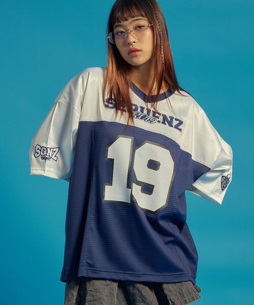 SEQUENZ（シークエンズ）の「【SEQUENZ（シークエンズ）】SQNZ FOOTBALL CLUB T-SHIRTS / ゲームシャツ 半袖 ブロークコア Vネック 刺繍（Tシャツ/カットソー・メンズ・ブラック/カーキ/レッド/ネイビー・SMALL/MEDIUM/LARGE）」の20枚目の写真