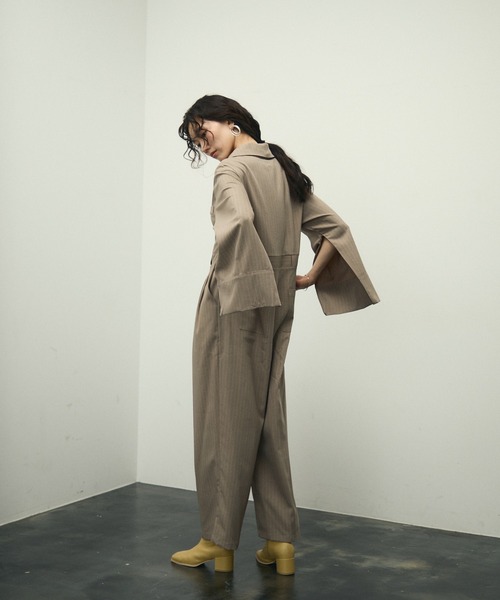 セール】Jumpsuit with sleeves and front zip / 袖・フロント