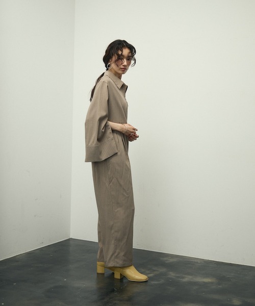 セール】Jumpsuit with sleeves and front zip / 袖・フロント