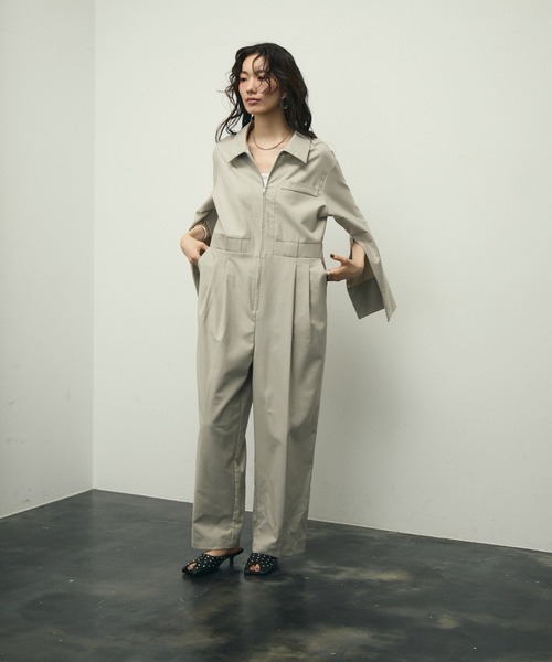 セール】Jumpsuit with sleeves and front zip / 袖・フロント
