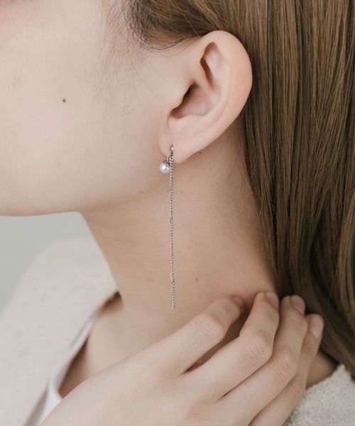SMELLY(スメリー)の「ステンレスパールシンプルチェーンピアス(ピアス(両耳用)・レディース・シルバー・-)」の4枚目の写真