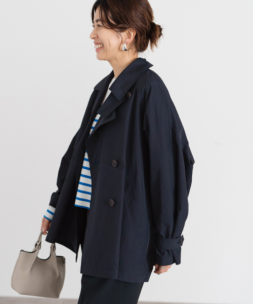 IENA（イエナ）の「《追加3》ポプリンオーバーショートコート（トレンチコート・レディース・ベージュ系その他/ネイビー・38/36）」の16枚目の写真