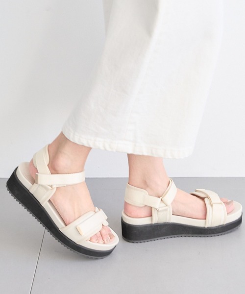 Mazell（マゼル）の「Mazell / 厚底ベルクロサンダル（サンダル・レディース・ベージュ/ブラウン/ブラック/オフホワイト・S/M/L/LL）」の2枚目の写真