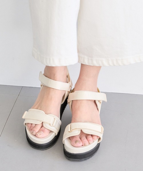 Mazell（マゼル）の「Mazell / 厚底ベルクロサンダル（サンダル・レディース・ベージュ/ブラウン/ブラック/オフホワイト・S/M/L/LL）」の14枚目の写真