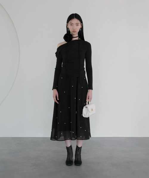 Leja(レジャ)の「【LEJA】アシンメトリーサイドギャザーワンショルダーニットトップス(ニット/セーター・レディース・ブラック/グレー・FREE)」の5枚目の写真