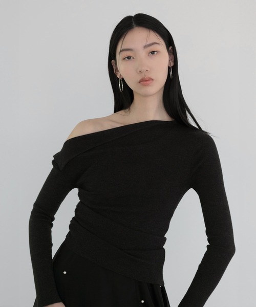 Leja(レジャ)の「【LEJA】アシンメトリーサイドギャザーワンショルダーニットトップス(ニット/セーター・レディース・ブラック/グレー・FREE)」の18枚目の写真