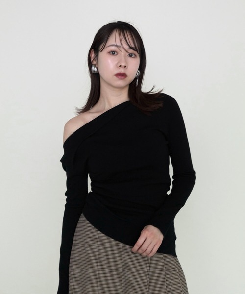 Leja(レジャ)の「【LEJA】アシンメトリーサイドギャザーワンショルダーニットトップス(ニット/セーター・レディース・ブラック/グレー・FREE)」の15枚目の写真