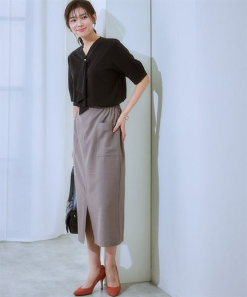 7days Life Styling(セブンデイズライフスタイリング)の「ブラウス見え シルケットポンチフリルタイVネック5分袖トップス(Tシャツ/カットソー・レディース・グレイッシュベージュ/ブラック/サックスブルー/オフホワイト/チャコール/ブルーグレー・S/M/L/LL/3L/4L/5L/6L)」の16枚目の写真