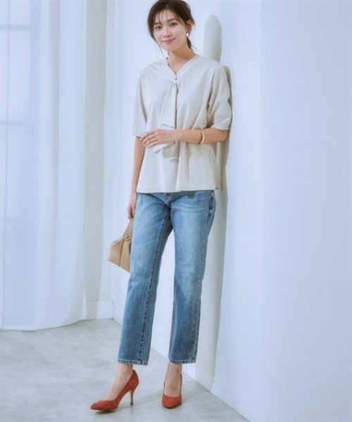 7days Life Styling(セブンデイズライフスタイリング)の「ブラウス見え シルケットポンチフリルタイVネック5分袖トップス(Tシャツ/カットソー・レディース・グレイッシュベージュ/ブラック/サックスブルー/オフホワイト/チャコール/ブルーグレー・S/M/L/LL/3L/4L/5L/6L)」の19枚目の写真