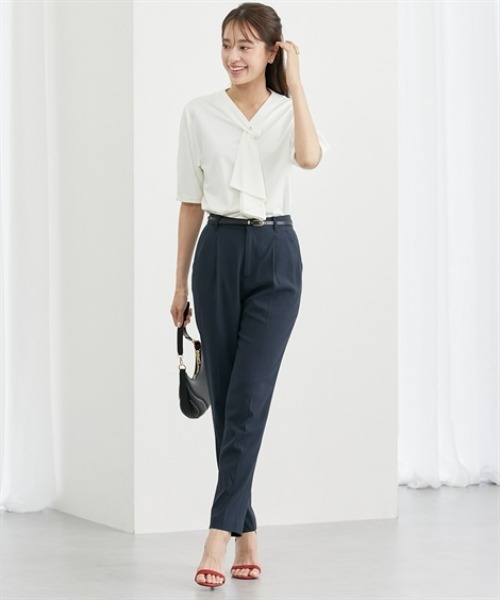 7days Life Styling(セブンデイズライフスタイリング)の「ブラウス見え シルケットポンチフリルタイVネック5分袖トップス(Tシャツ/カットソー・レディース・グレイッシュベージュ/ブラック/サックスブルー/オフホワイト/チャコール/ブルーグレー・S/M/L/LL/3L/4L/5L/6L)」の9枚目の写真