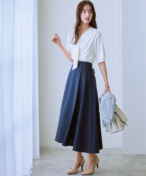 7days Life Styling(セブンデイズライフスタイリング)の「ブラウス見え シルケットポンチフリルタイVネック5分袖トップス(Tシャツ/カットソー・レディース・グレイッシュベージュ/ブラック/サックスブルー/オフホワイト/チャコール/ブルーグレー・S/M/L/LL/3L/4L/5L/6L)」の10枚目の写真