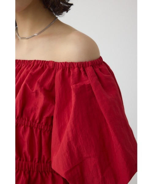 AZUL by moussy（アズールバイマウジー）の「パフショルダー2WAYブラウス（シャツ/ブラウス・レディース・ブラック/アイボリー/レッド・FREE）」の9枚目の写真