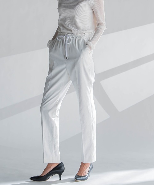 la.f…(ラエフ)の「【WEB限定】シェルタリングテーパードパンツ≪洗濯機で洗える≫(スラックス・レディース・イエロー/ホワイト/ブラック/ベージュ/ブルー・9号/11号/7号)」の8枚目の写真