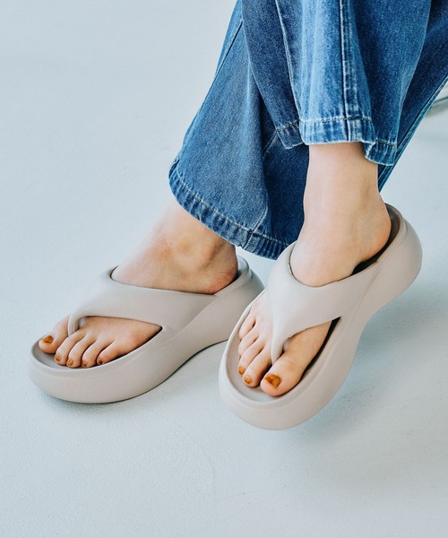 LEPSIM（レプシィム）の「EVA厚底トングサンダル　327881（サンダル・レディース・ベージュ/ブラック/ダークブラウン・LARGE/MEDIUM）」の3枚目の写真