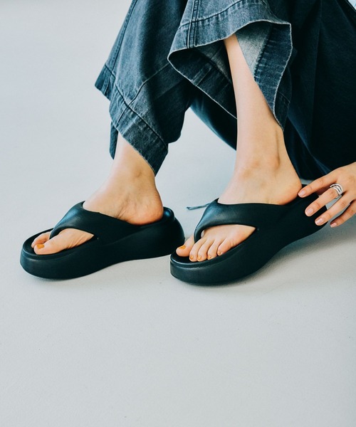 LEPSIM（レプシィム）の「EVA厚底トングサンダル　327881（サンダル・レディース・ベージュ/ブラック/ダークブラウン・LARGE/MEDIUM）」の12枚目の写真