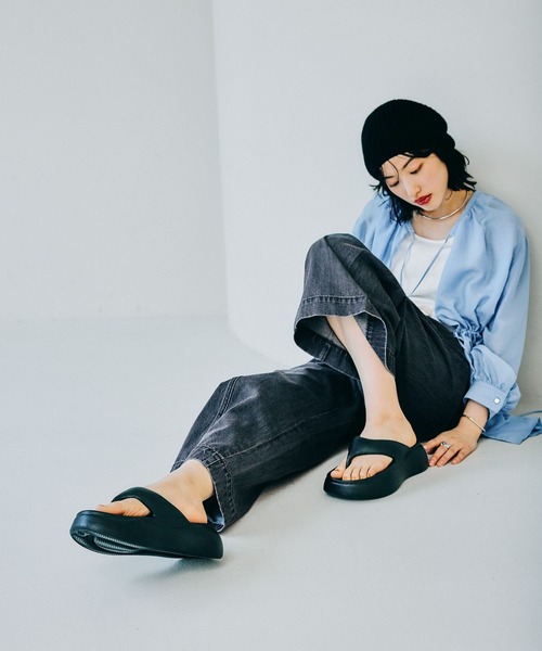 LEPSIM（レプシィム）の「EVA厚底トングサンダル　327881（サンダル・レディース・ベージュ/ブラック/ダークブラウン・LARGE/MEDIUM）」の15枚目の写真