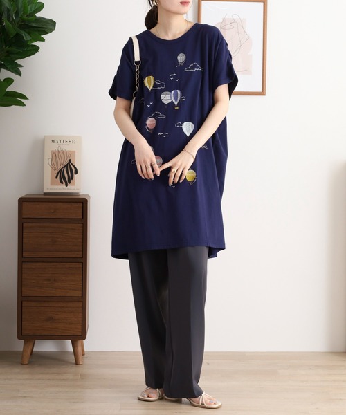 Emago(イマゴ)の「EMAGO 気球刺繍ドルマンチュニック(Tシャツ/カットソー・レディース・ネイビー/アイボリー/ホワイト×ブルー・FREE)」の6枚目の写真