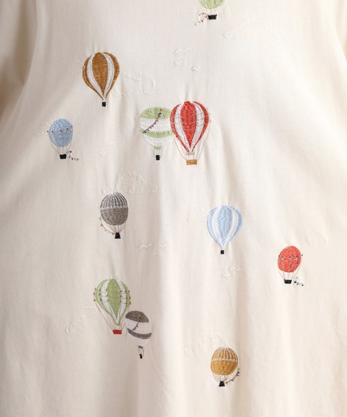 Emago(イマゴ)の「EMAGO 気球刺繍ドルマンチュニック(Tシャツ/カットソー・レディース・ネイビー/アイボリー/ホワイト×ブルー・FREE)」の20枚目の写真