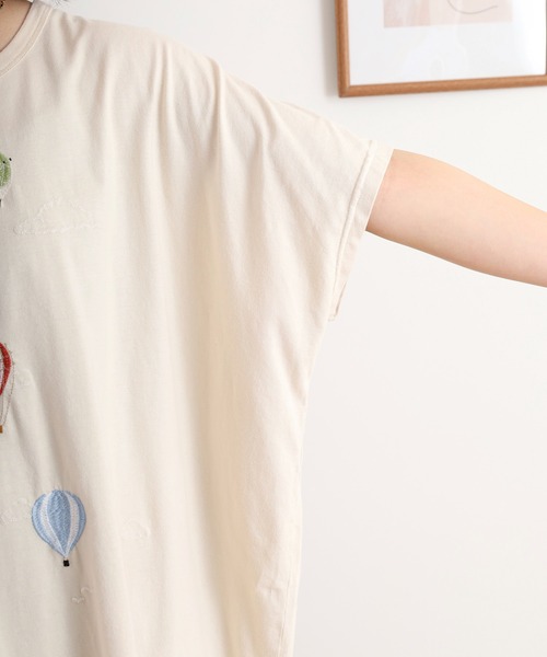 Emago(イマゴ)の「EMAGO 気球刺繍ドルマンチュニック(Tシャツ/カットソー・レディース・ネイビー/アイボリー/ホワイト×ブルー・FREE)」の21枚目の写真