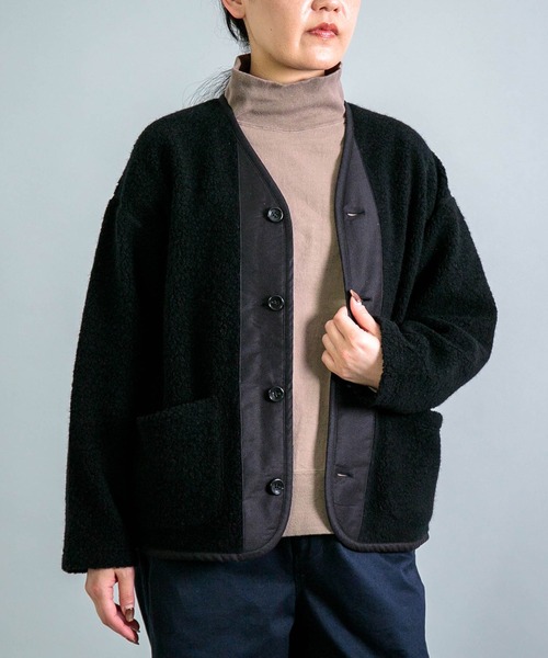 OMNIGOD（オムニゴッド）の「[OMNIGOD womens / オムニゴッド] リサイクルウールパイル ミリタリーカーディガン（カーディガン/ボレロ・レディース・ブラック/ブラウン/グレー・0）」の2枚目の写真