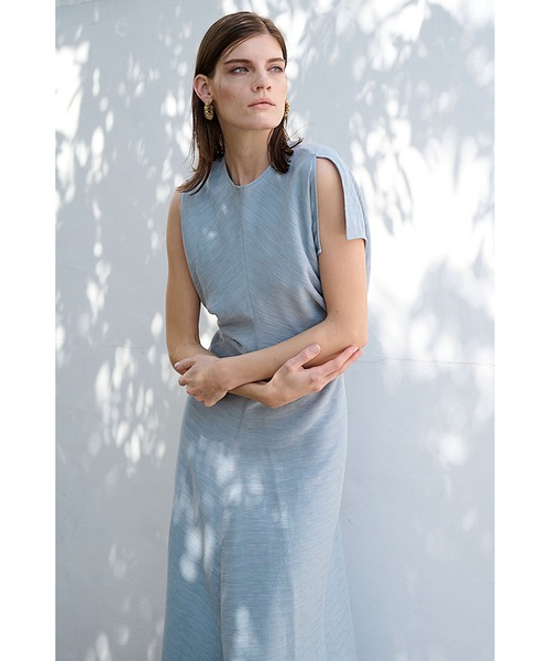 Estella.K（エステラケー）の「Dion Pleated Dress ワッシャープリーツドルマンドレス（ワンピース・レディース・ブラック/サックスブルー/アイボリー・FREE）」の4枚目の写真