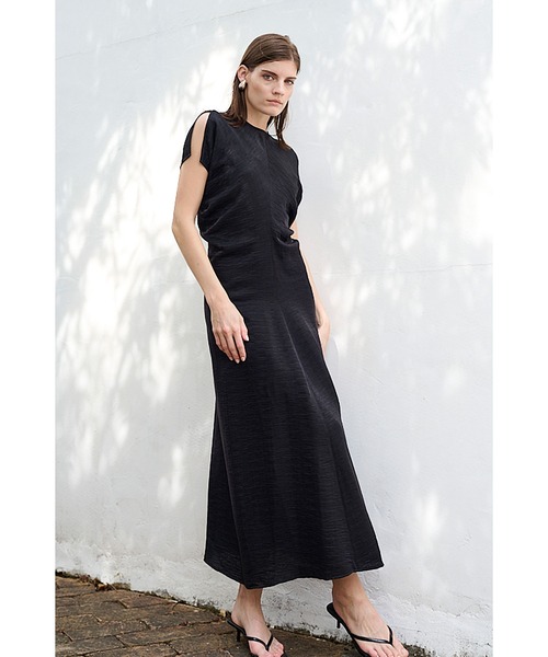Estella.K（エステラケー）の「Dion Pleated Dress ワッシャープリーツドルマンドレス（ワンピース・レディース・ブラック/サックスブルー/アイボリー・FREE）」の18枚目の写真