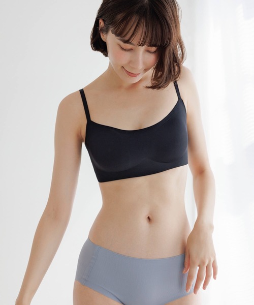 BAMBI WATER（バンビウォーター）の「【昼夜兼用】ノンワイヤーなのにホールド力抜群 外出時もおうちでも 1日中使える ナイトブラ シームレス (バンドゥ) セットアップ可能（ナイトブラ・レディース・グレイッシュベージュ/ブラック・XL/L/M/S）」の3枚目の写真