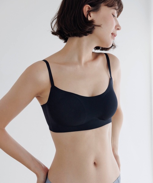 BAMBI WATER（バンビウォーター）の「【昼夜兼用】ノンワイヤーなのにホールド力抜群 外出時もおうちでも 1日中使える ナイトブラ シームレス (バンドゥ) セットアップ可能（ナイトブラ・レディース・グレイッシュベージュ/ブラック・XL/L/M/S）」の6枚目の写真