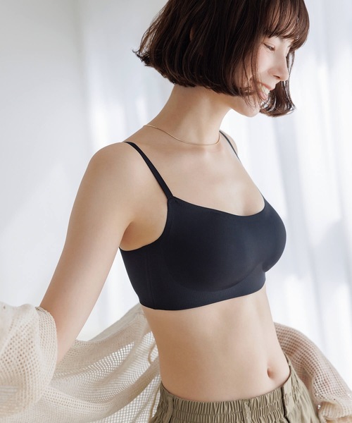 BAMBI WATER（バンビウォーター）の「【昼夜兼用】ノンワイヤーなのにホールド力抜群 外出時もおうちでも 1日中使える ナイトブラ シームレス (バンドゥ) セットアップ可能（ナイトブラ・レディース・グレイッシュベージュ/ブラック・XL/L/M/S）」の8枚目の写真