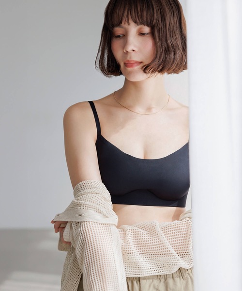 BAMBI WATER（バンビウォーター）の「【昼夜兼用】ノンワイヤーなのにホールド力抜群 外出時もおうちでも 1日中使える ナイトブラ シームレス (バンドゥ) セットアップ可能（ナイトブラ・レディース・グレイッシュベージュ/ブラック・XL/L/M/S）」の9枚目の写真