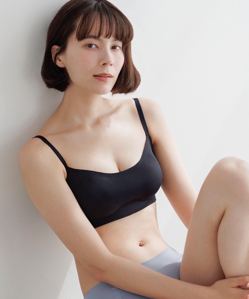 BAMBI WATER（バンビウォーター）の「【昼夜兼用】ノンワイヤーなのにホールド力抜群 外出時もおうちでも 1日中使える ナイトブラ シームレス (バンドゥ) セットアップ可能（ナイトブラ・レディース・グレイッシュベージュ/ブラック・XL/L/M/S）」の10枚目の写真