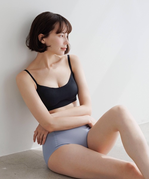 BAMBI WATER（バンビウォーター）の「【昼夜兼用】ノンワイヤーなのにホールド力抜群 外出時もおうちでも 1日中使える ナイトブラ シームレス (バンドゥ) セットアップ可能（ナイトブラ・レディース・グレイッシュベージュ/ブラック・XL/L/M/S）」の11枚目の写真