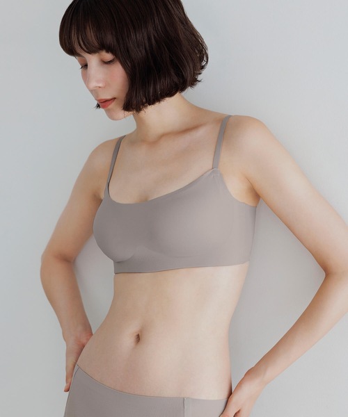 BAMBI WATER（バンビウォーター）の「【昼夜兼用】ノンワイヤーなのにホールド力抜群 外出時もおうちでも 1日中使える ナイトブラ シームレス (バンドゥ) セットアップ可能（ナイトブラ・レディース・グレイッシュベージュ/ブラック・XL/L/M/S）」の12枚目の写真