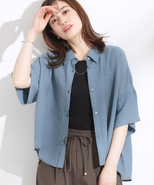 Cutie Blonde（キューティーブロンド）の「ゆるっと感がこなれ見え ワッシャーシアー半袖シャツ（シャツ/ブラウス・レディース・ライトイエロー系/チャコールグレー/レッド系1/パープル/ブルー系その他/ライトグリーン・00）」の3枚目の写真