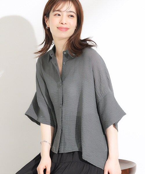 Cutie Blonde（キューティーブロンド）の「ゆるっと感がこなれ見え ワッシャーシアー半袖シャツ（シャツ/ブラウス・レディース・ライトイエロー系/チャコールグレー/レッド系1/パープル/ブルー系その他/ライトグリーン・00）」の2枚目の写真