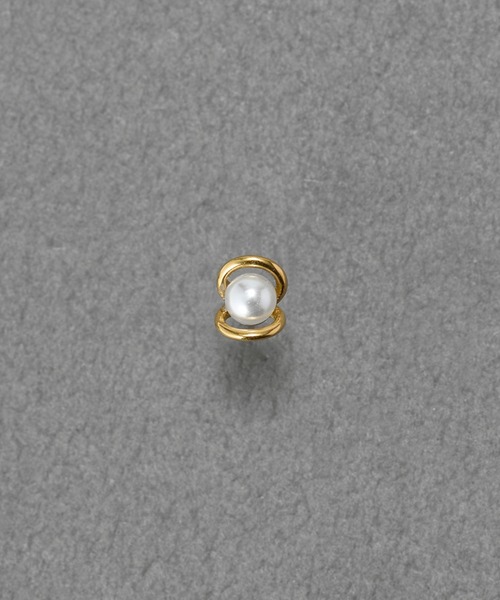 Phoebe(フィービィー)の「【金属アレルギー対応】プチメタルパールピアス(片耳)/サージカルステンレス(ピアス(片耳用)・レディース・ホワイト・FREE)」の1枚目の写真
