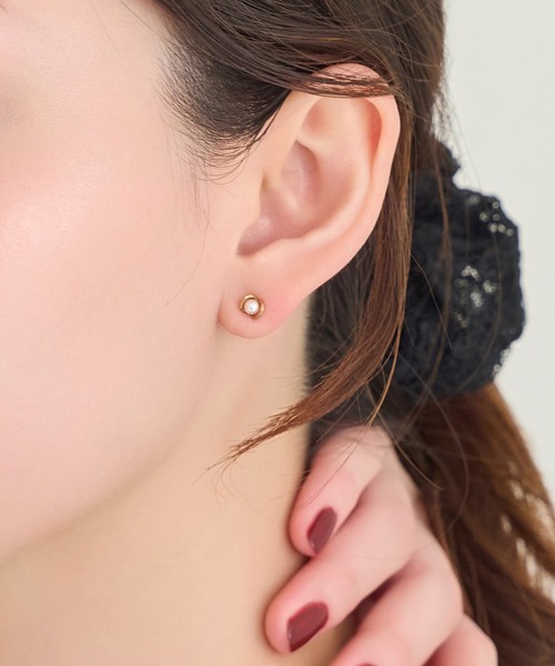 Phoebe(フィービィー)の「【金属アレルギー対応】プチメタルパールピアス(片耳)/サージカルステンレス(ピアス(片耳用)・レディース・ホワイト・FREE)」の2枚目の写真