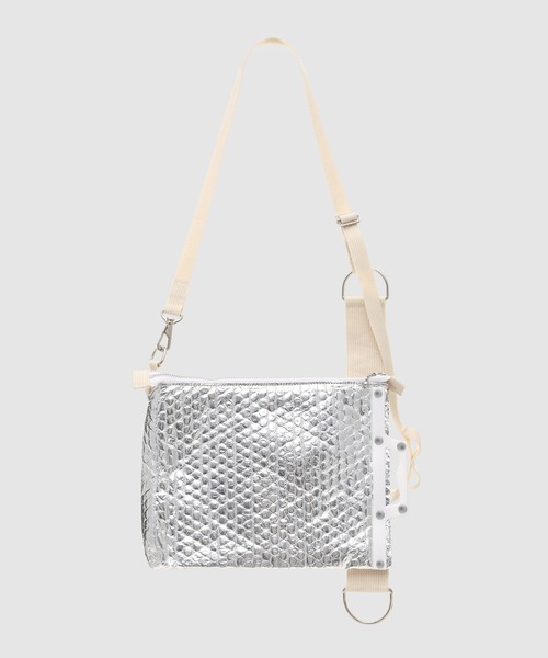 kolor BEACON(カラービーコン)の「25WBM-A03533(ショルダーバッグ・メンズ・シルバー・FREE)」の2枚目の写真