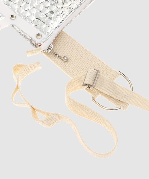 kolor BEACON(カラービーコン)の「25WBM-A03533(ショルダーバッグ・メンズ・シルバー・FREE)」の6枚目の写真