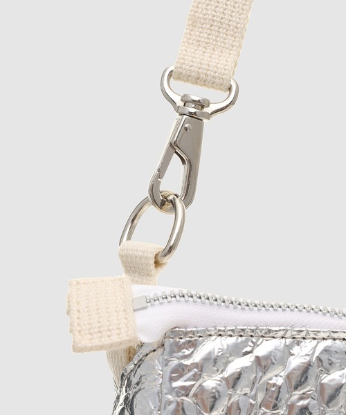 kolor BEACON(カラービーコン)の「25WBM-A03533(ショルダーバッグ・メンズ・シルバー・FREE)」の3枚目の写真