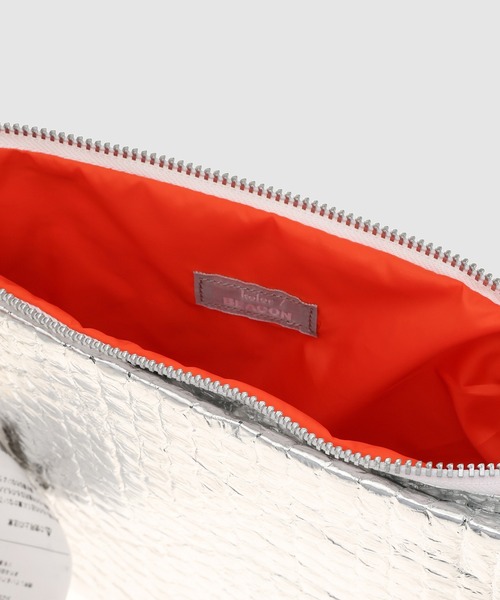 kolor BEACON(カラービーコン)の「25WBM-A03533(ショルダーバッグ・メンズ・シルバー・FREE)」の8枚目の写真