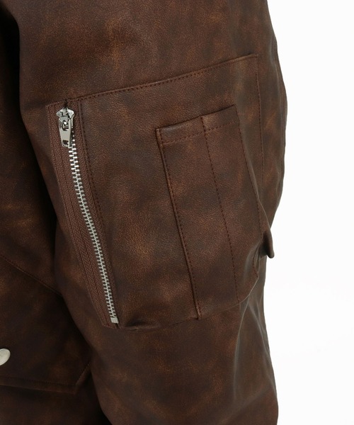 CAMBIO(カンビオ)の「mj10940-Vintage Like Synthetic Leather Oversized MA-1 ブルゾン(MA-1・メンズ・ブラック/ブラウン・M/L)」の7枚目の写真